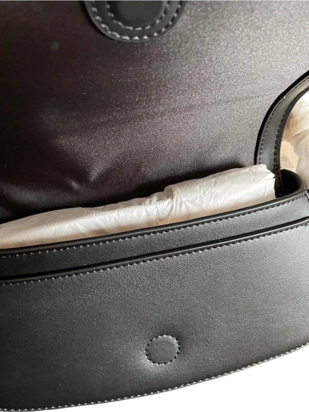 Lululemon Black Cactus Leather Shoulder Bag with AirPod Case - Picture 5 of 7
